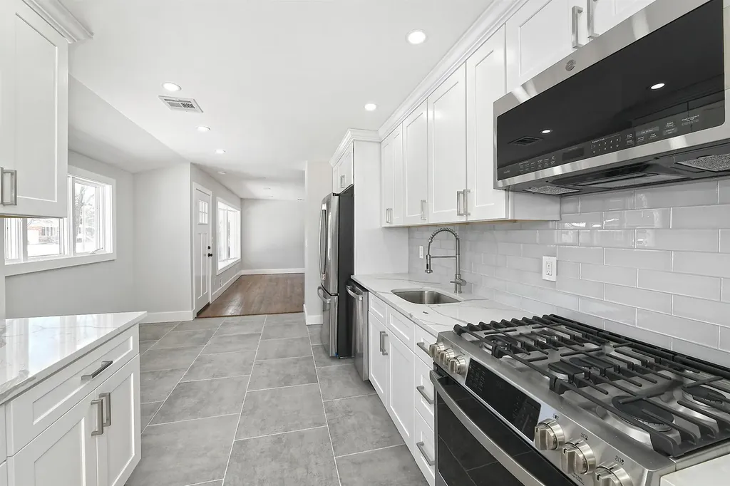 78 Hedgerow Lane Commack NY 11725