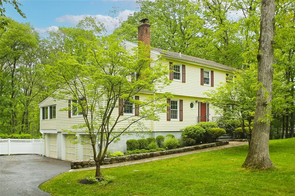 31 Tri Brook Drive South Salem NY 10590