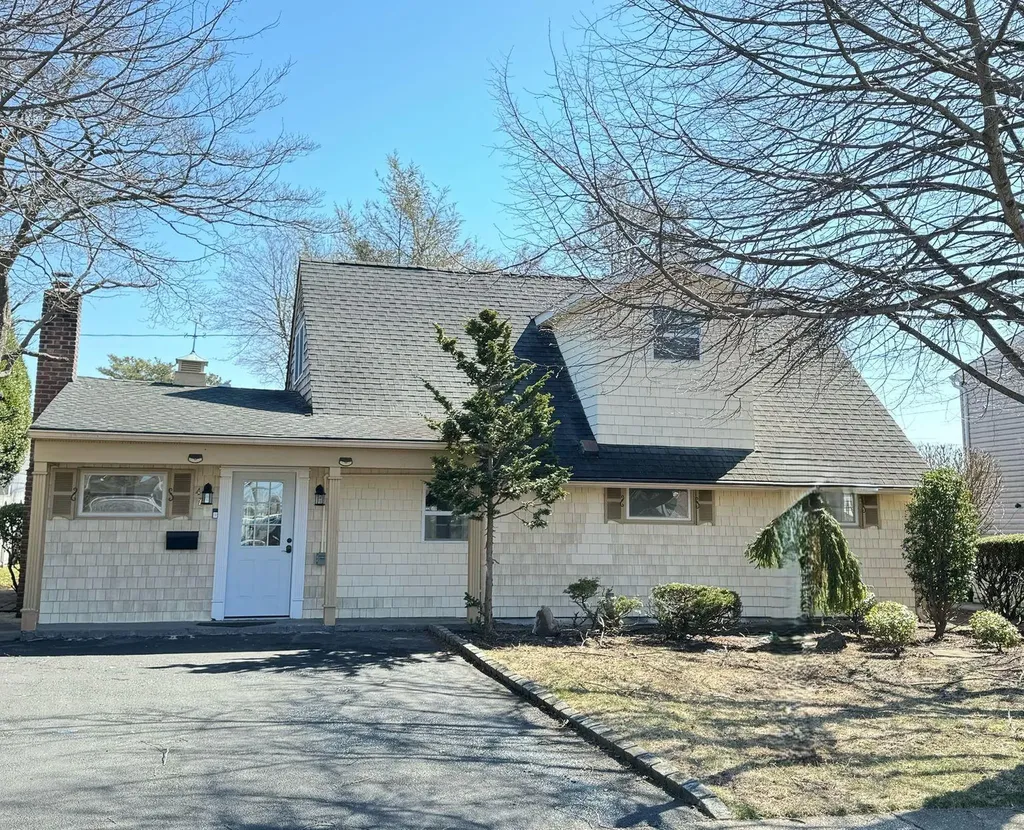 47 Kingfisher Road Levittown NY 11756