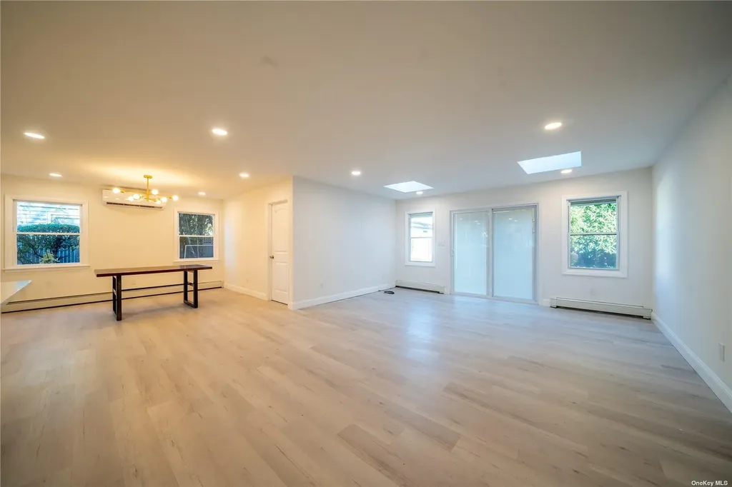 47 Kingfisher Road Levittown NY 11756