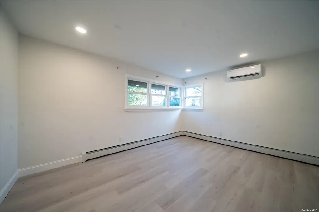 47 Kingfisher Road Levittown NY 11756