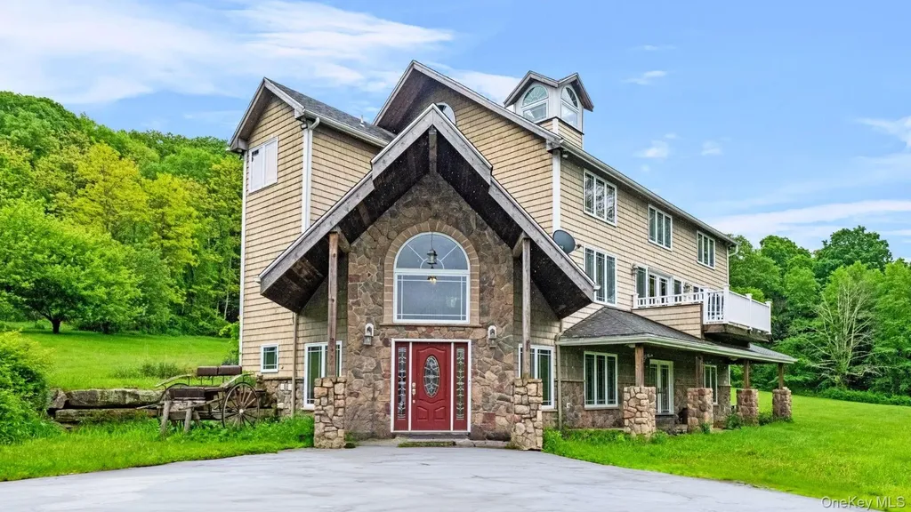 42 Blackstone Ridge Holmes NY 12531