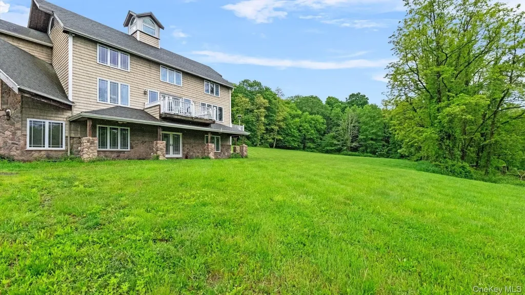 42 Blackstone Ridge Holmes NY 12531