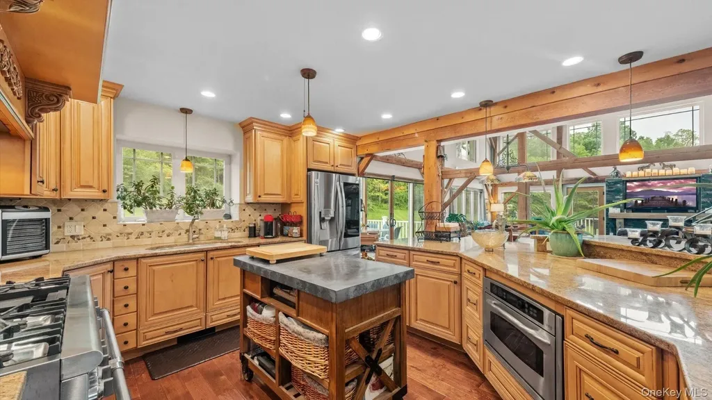 42 Blackstone Ridge Holmes NY 12531