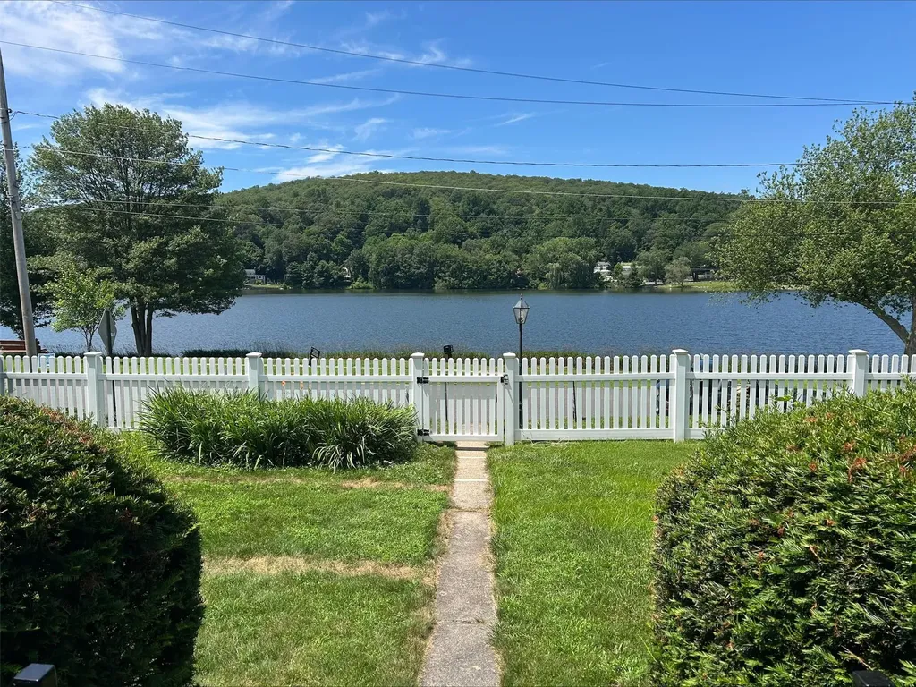 238 Lakeshore Drive E Carmel NY 10512