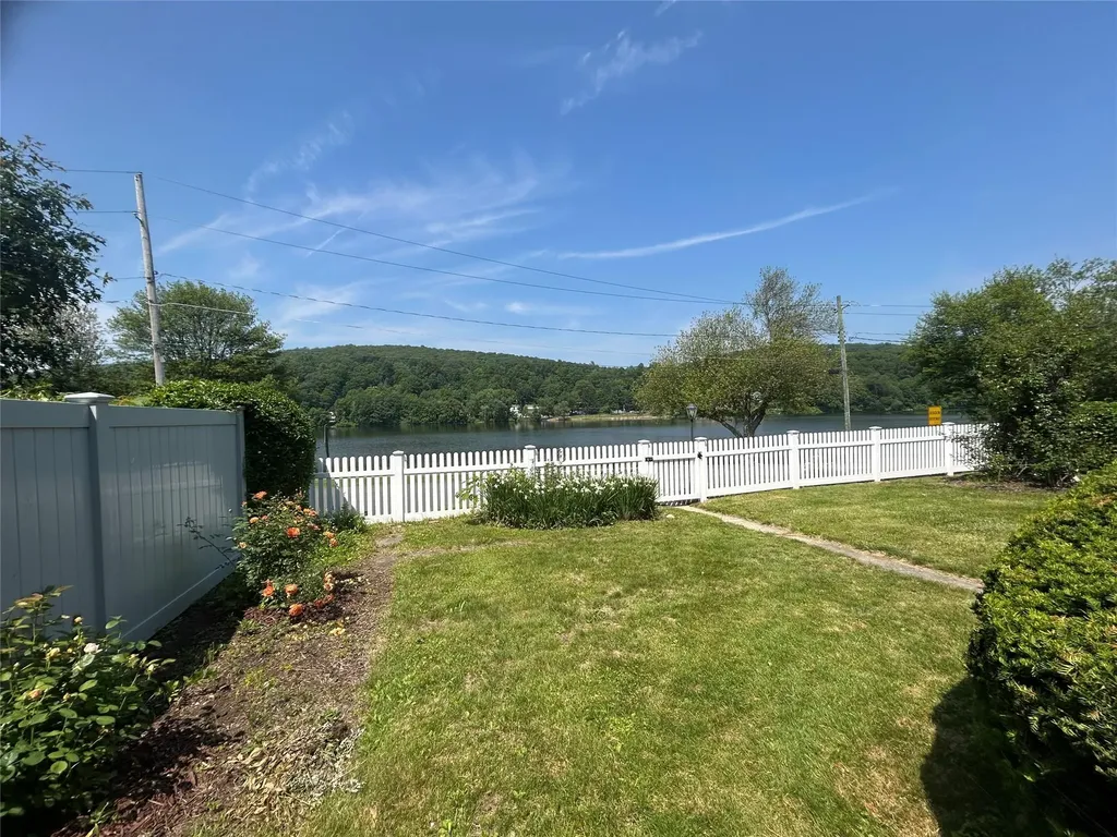 238 Lakeshore Drive E Carmel NY 10512