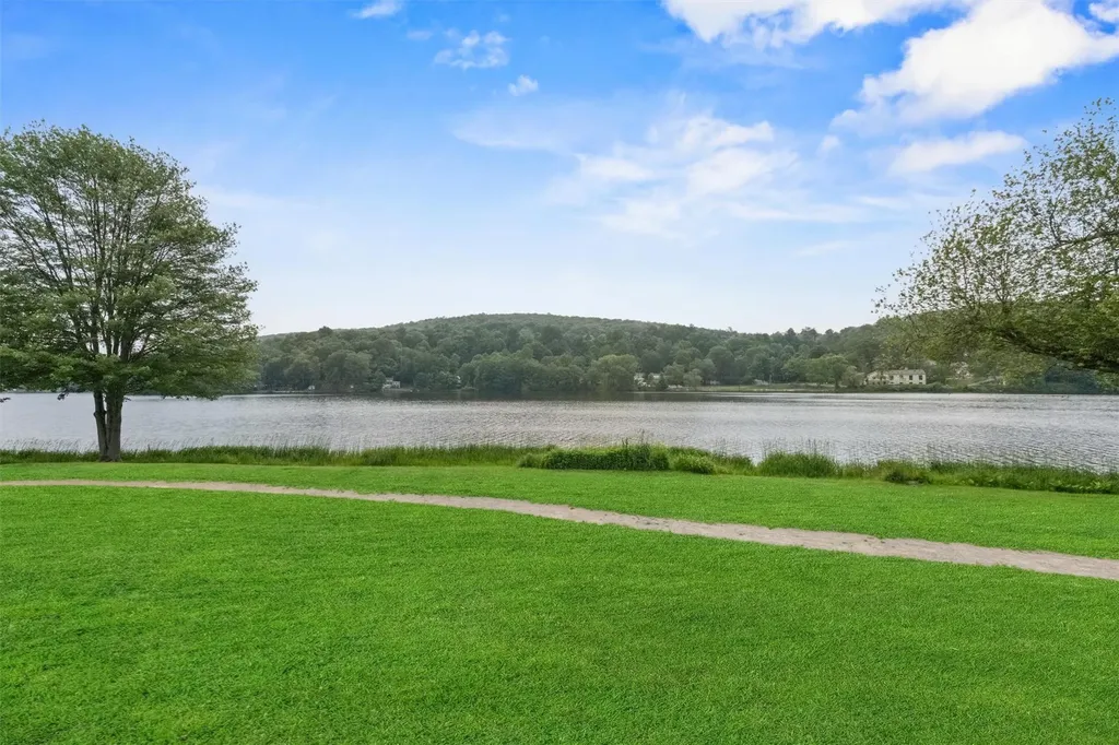 238 Lakeshore Drive E Carmel NY 10512