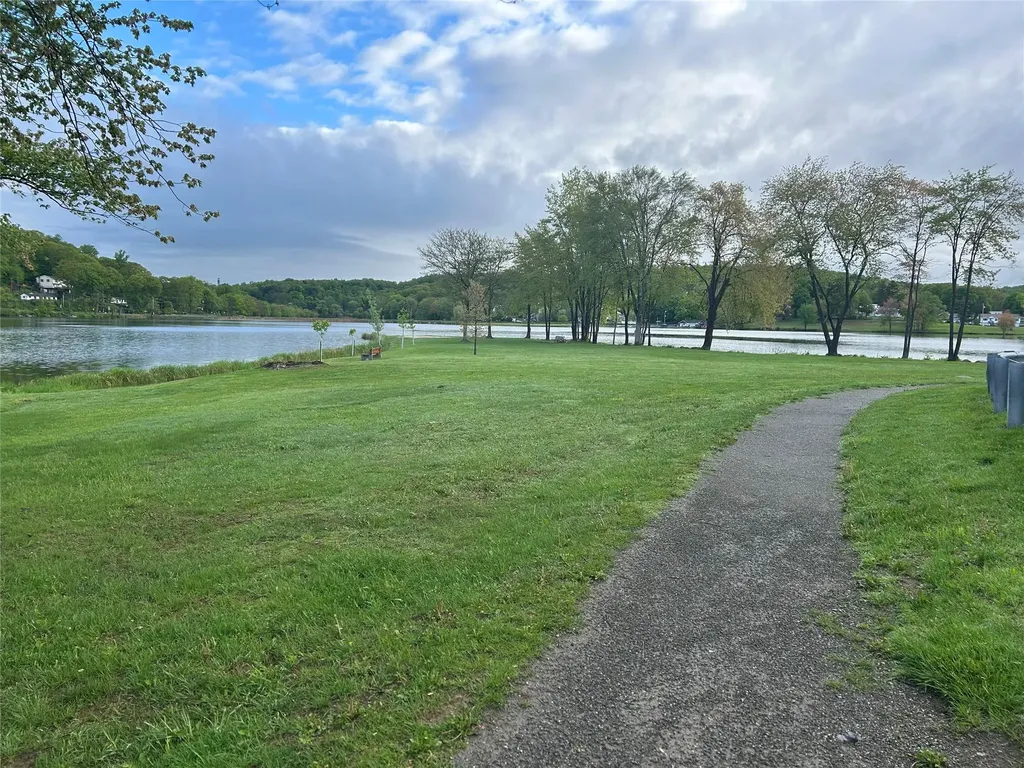238 Lakeshore Drive E Carmel NY 10512