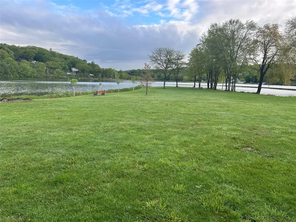 238 Lakeshore Drive E Carmel NY 10512