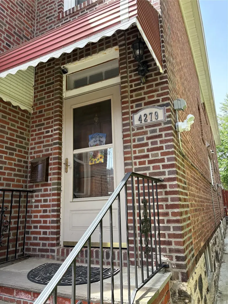 4279 Oneida Avenue Bronx NY 10470