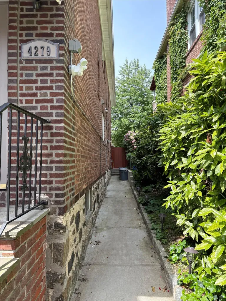 4279 Oneida Avenue Bronx NY 10470