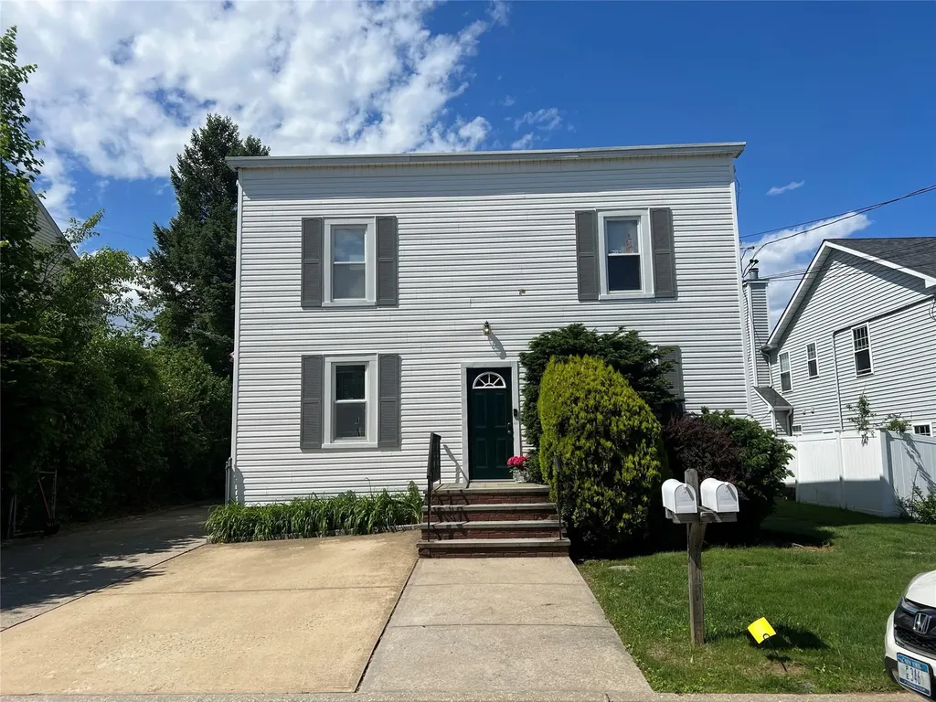 32 Walters Avenue Syosset NY 11791