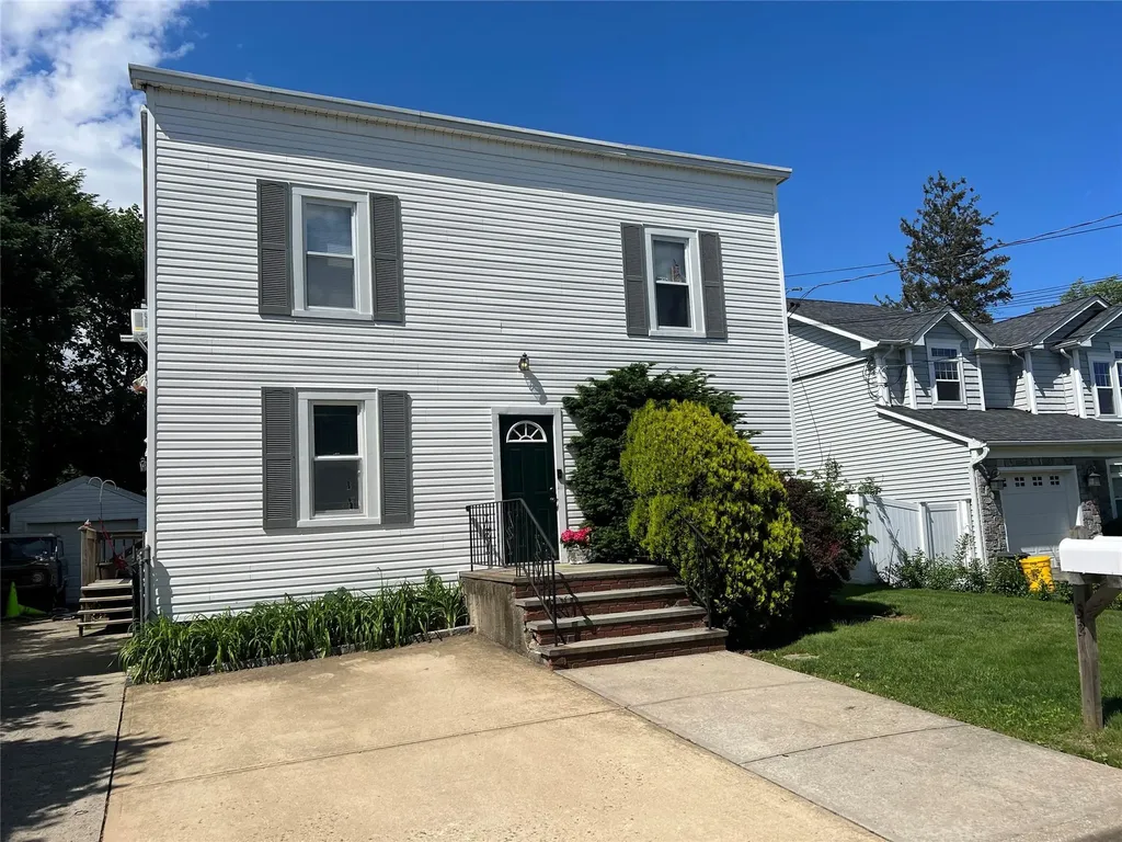 32 Walters Avenue Syosset NY 11791