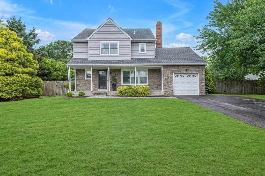 5 Michelle Lane Selden NY 11784