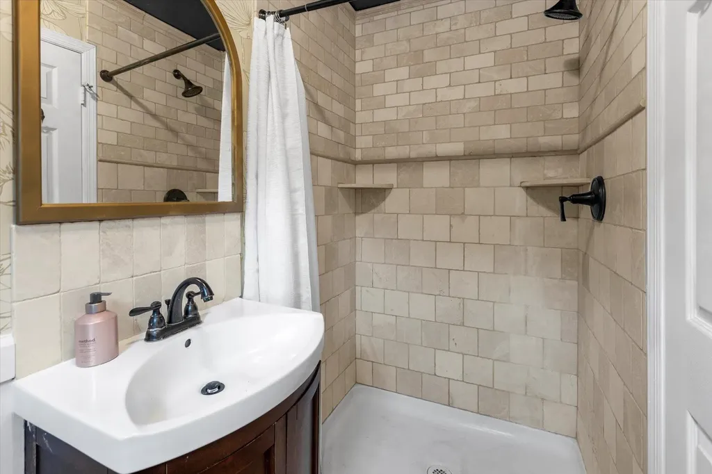 5 Michelle Lane Selden NY 11784