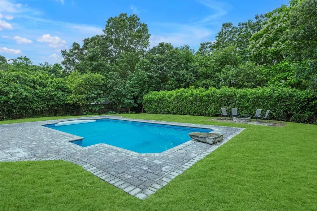 5 Michelle Lane Selden NY 11784