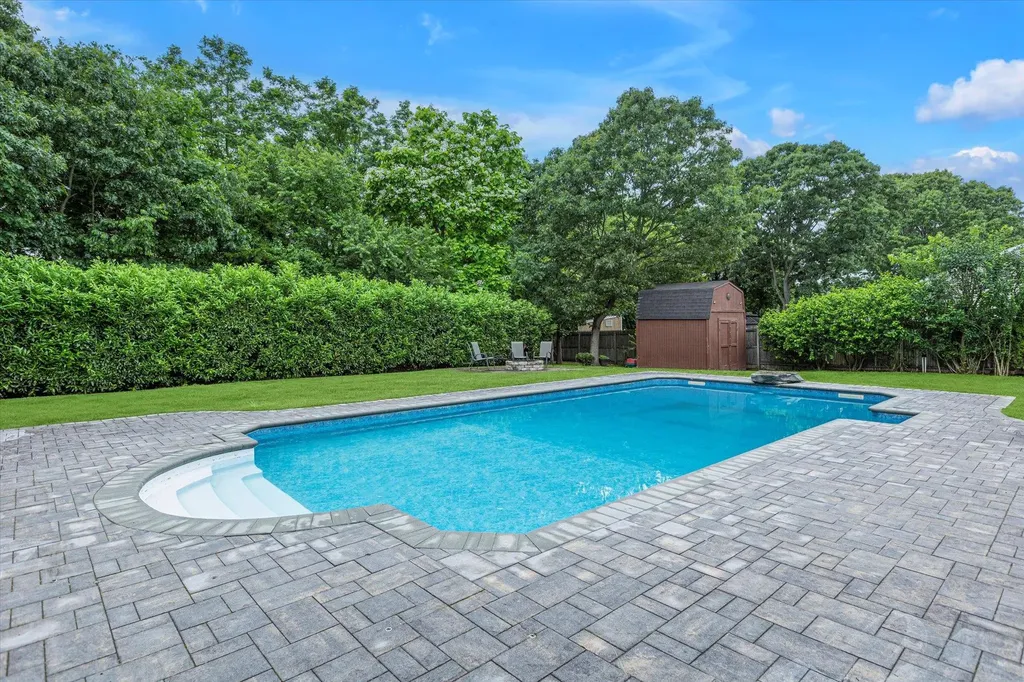 5 Michelle Lane Selden NY 11784