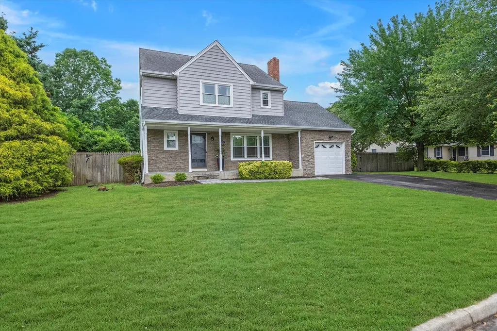 5 Michelle Lane Selden NY 11784