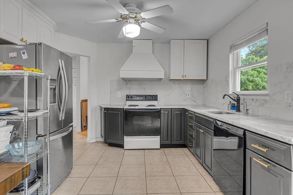5 Michelle Lane Selden NY 11784