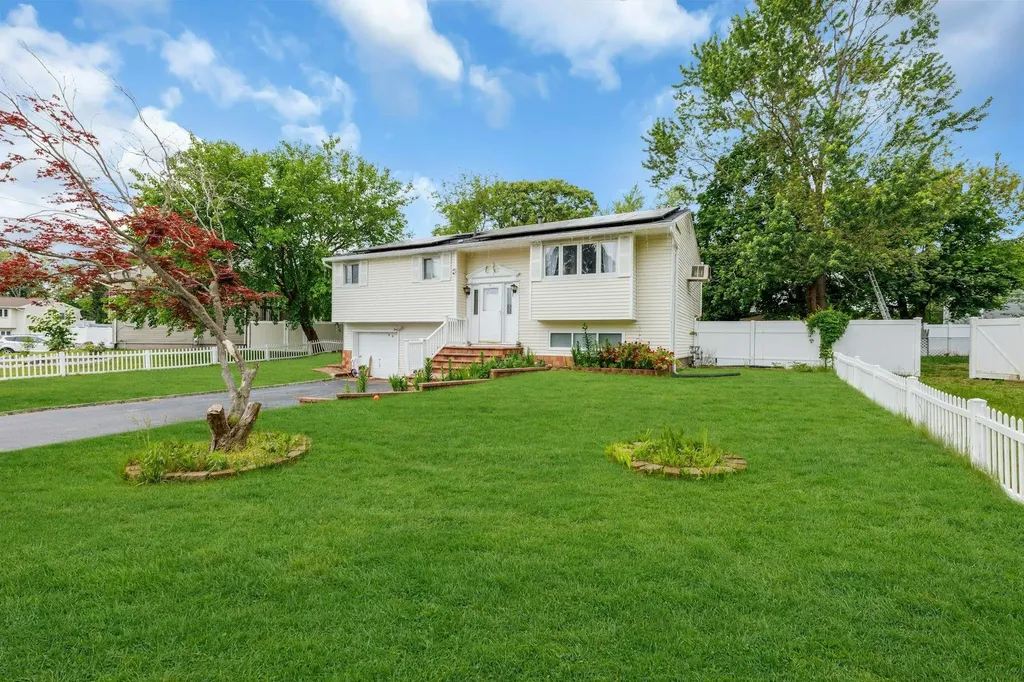 23 Berkeley Avenue Selden NY 11784