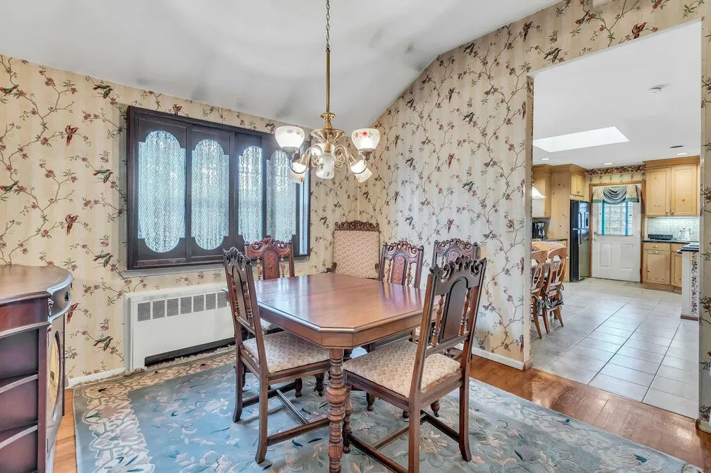 14 Warren Place Plainview NY 11803