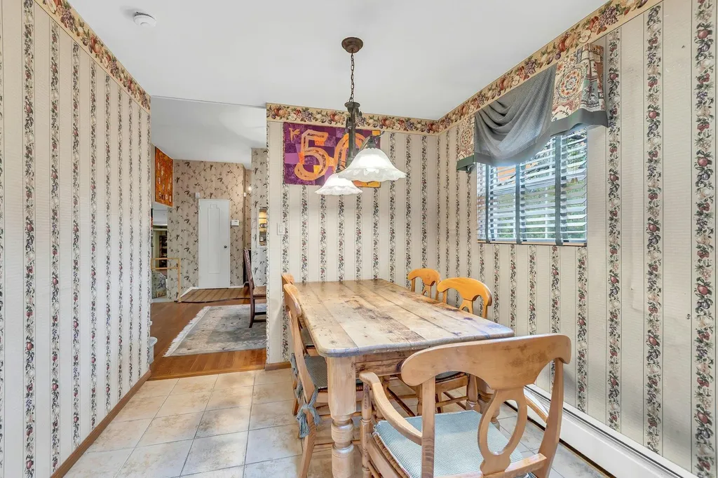 14 Warren Place Plainview NY 11803