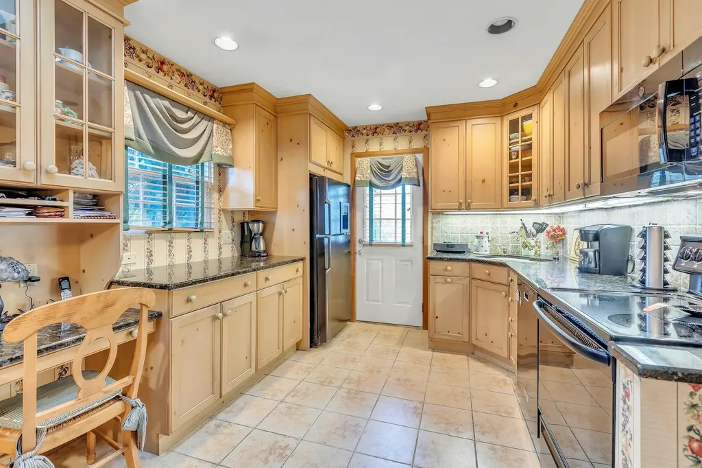 14 Warren Place Plainview NY 11803
