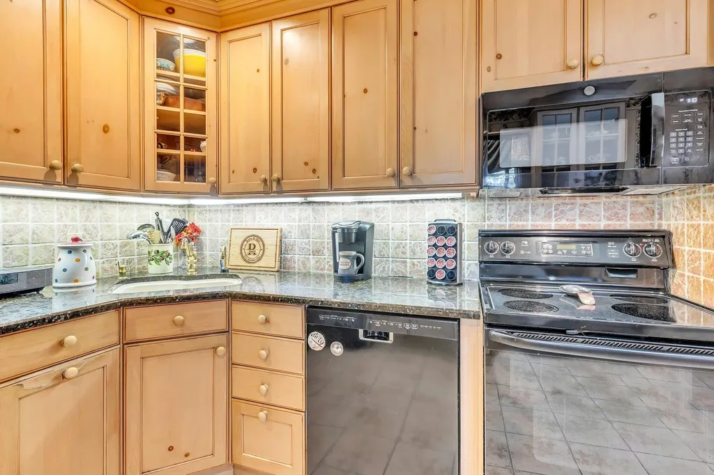 14 Warren Place Plainview NY 11803