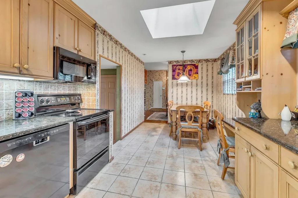 14 Warren Place Plainview NY 11803