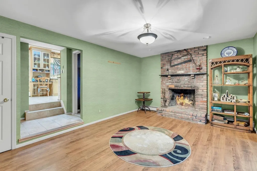 14 Warren Place Plainview NY 11803