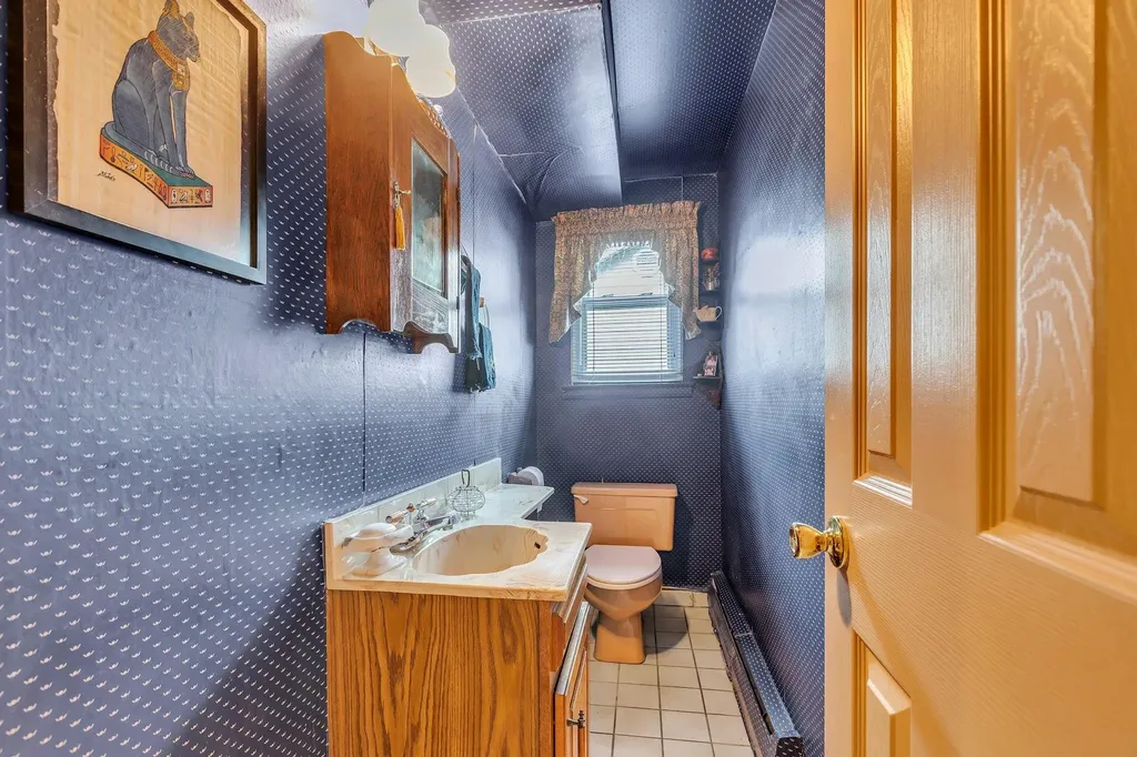 14 Warren Place Plainview NY 11803