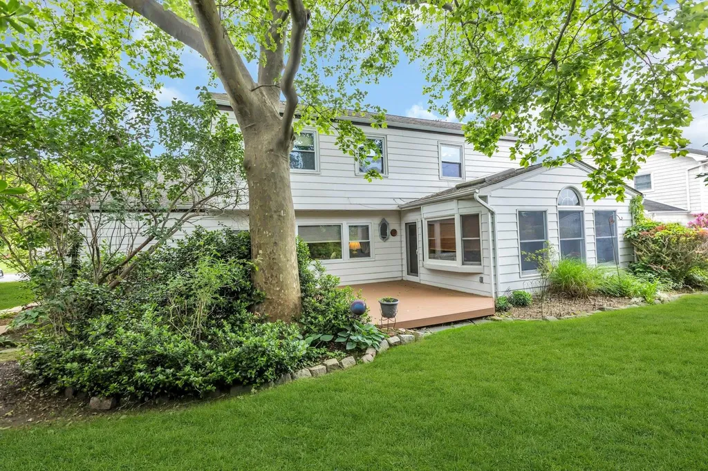 14 Warren Place Plainview NY 11803