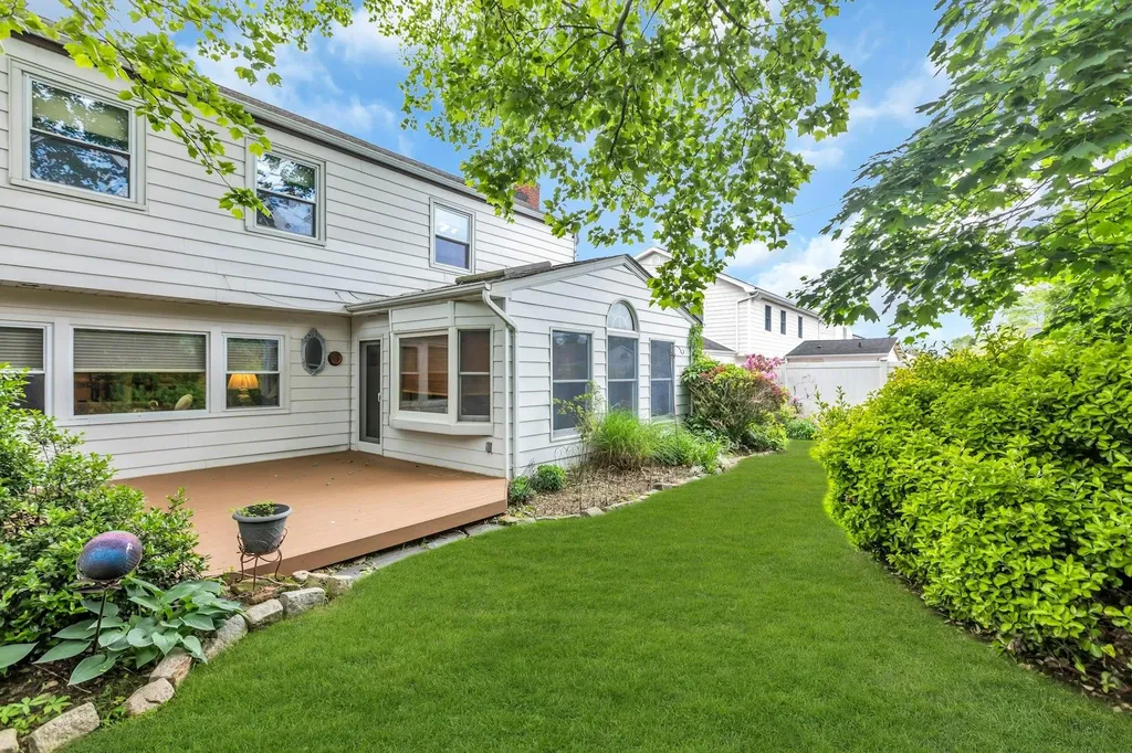 14 Warren Place Plainview NY 11803
