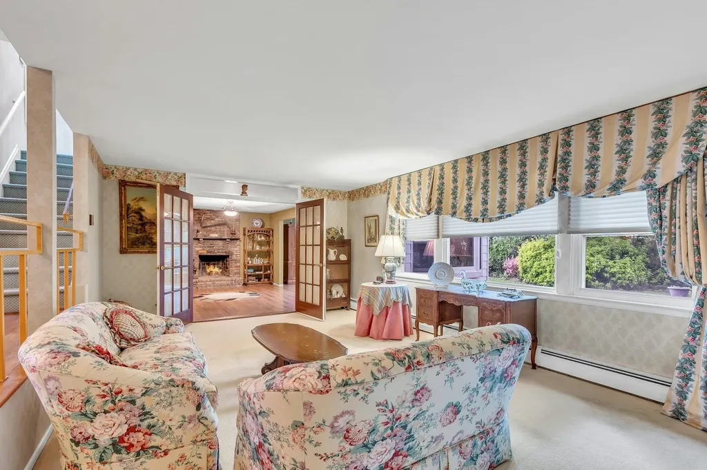 14 Warren Place Plainview NY 11803