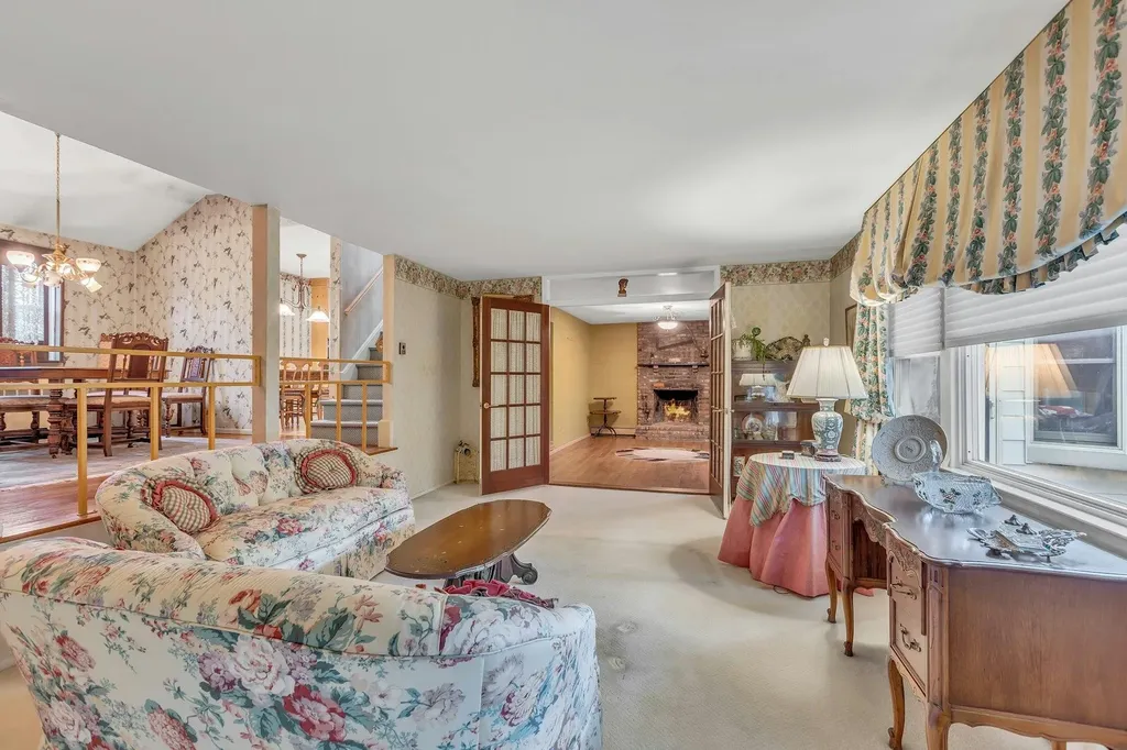 14 Warren Place Plainview NY 11803