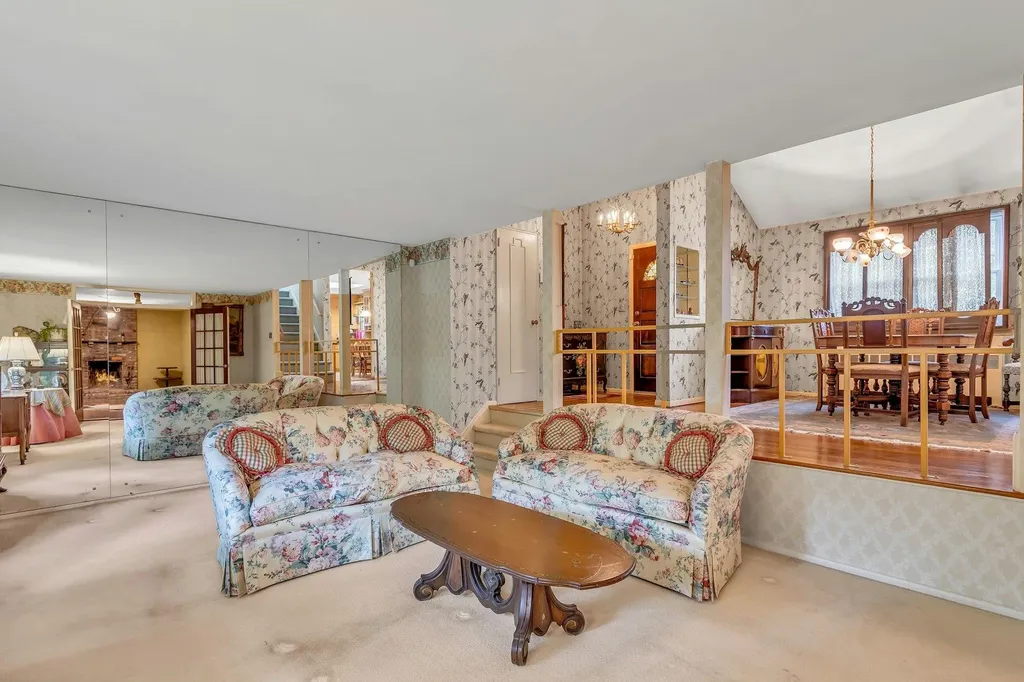 14 Warren Place Plainview NY 11803