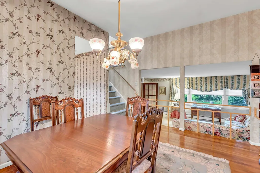 14 Warren Place Plainview NY 11803