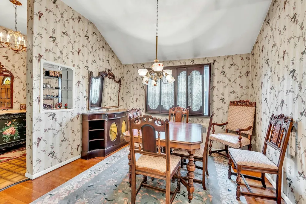 14 Warren Place Plainview NY 11803