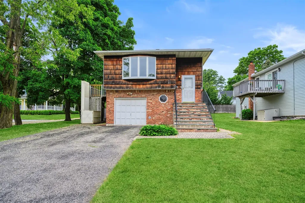 10 Murray Street Bayville NY 11709
