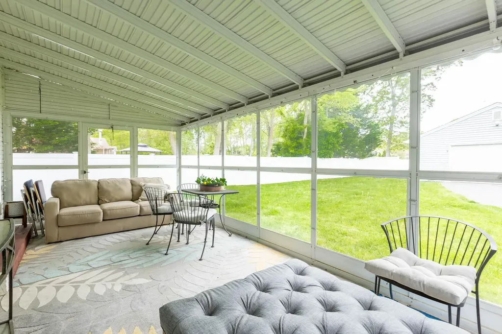 190 Vanderbilt Boulevard Oakdale NY 11769