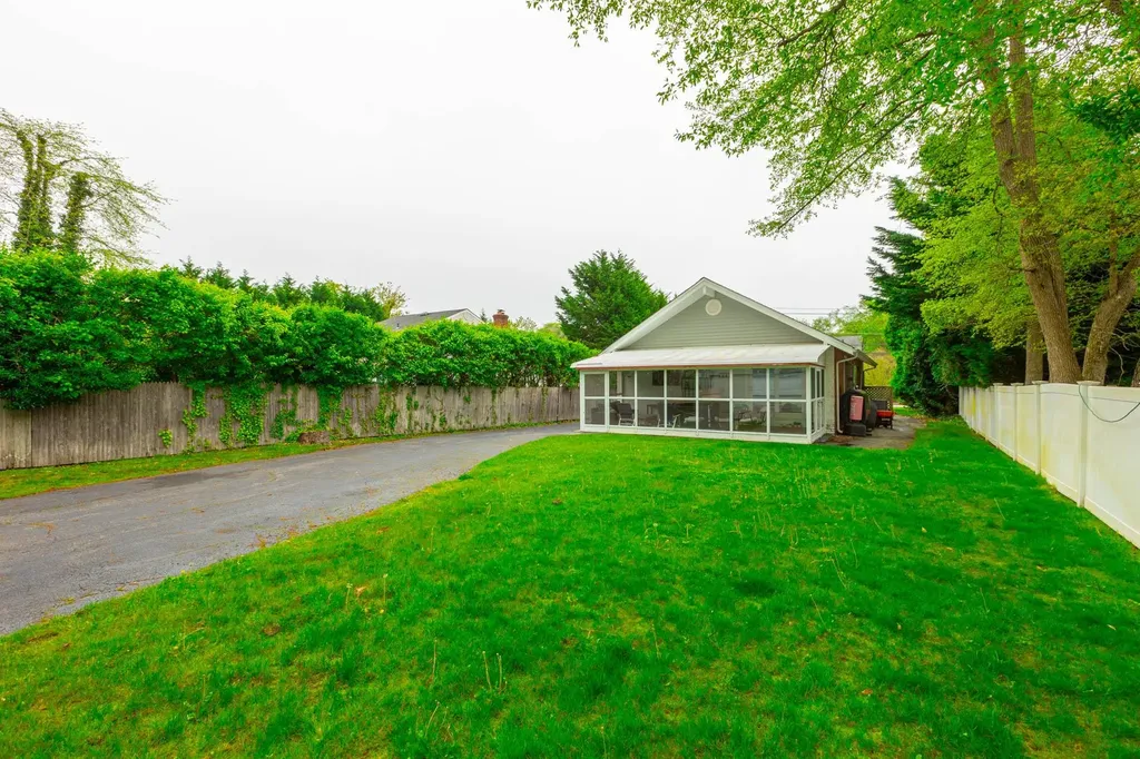 190 Vanderbilt Boulevard Oakdale NY 11769