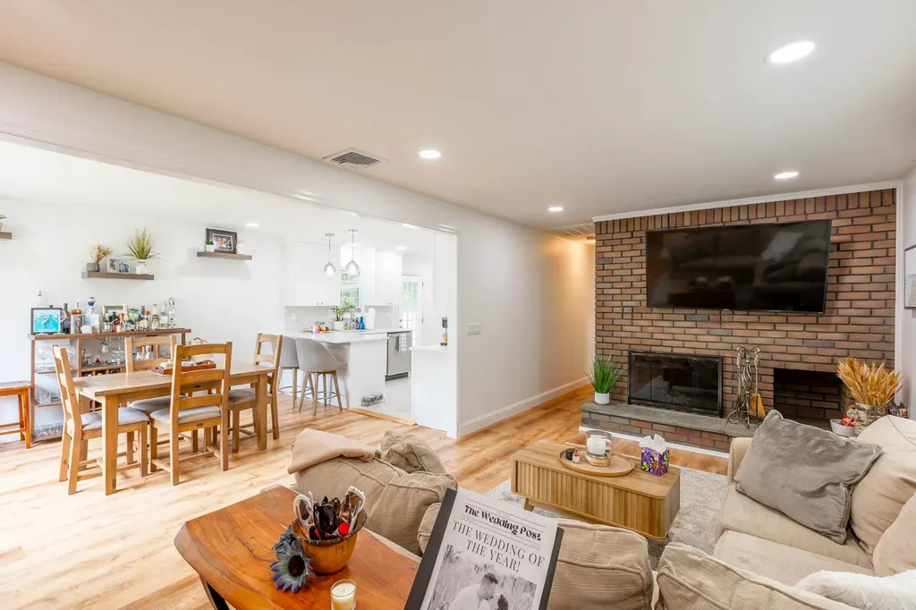 190 Vanderbilt Boulevard Oakdale NY 11769
