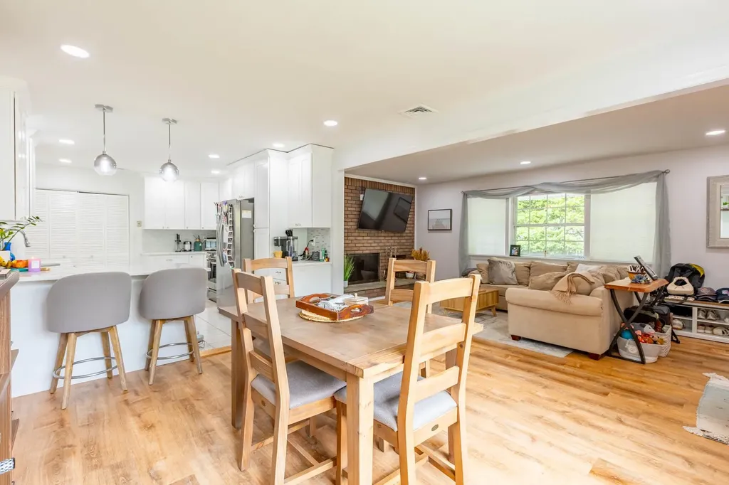 190 Vanderbilt Boulevard Oakdale NY 11769