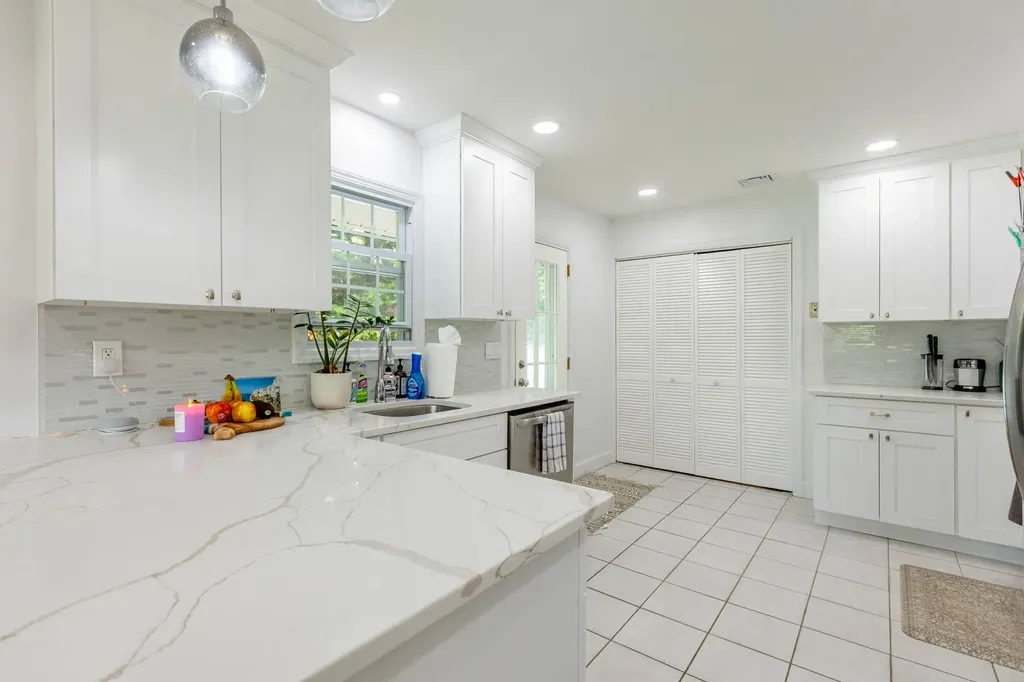 190 Vanderbilt Boulevard Oakdale NY 11769