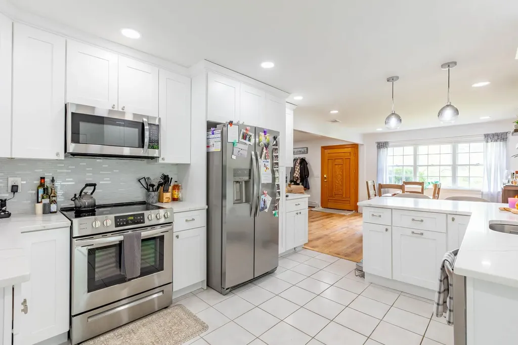 190 Vanderbilt Boulevard Oakdale NY 11769