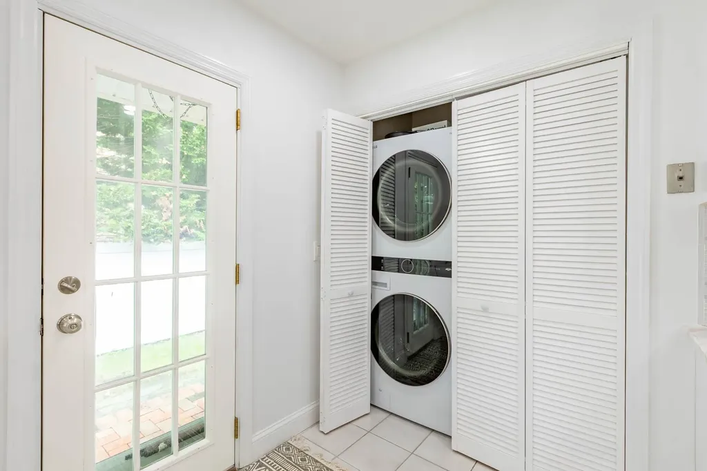 190 Vanderbilt Boulevard Oakdale NY 11769
