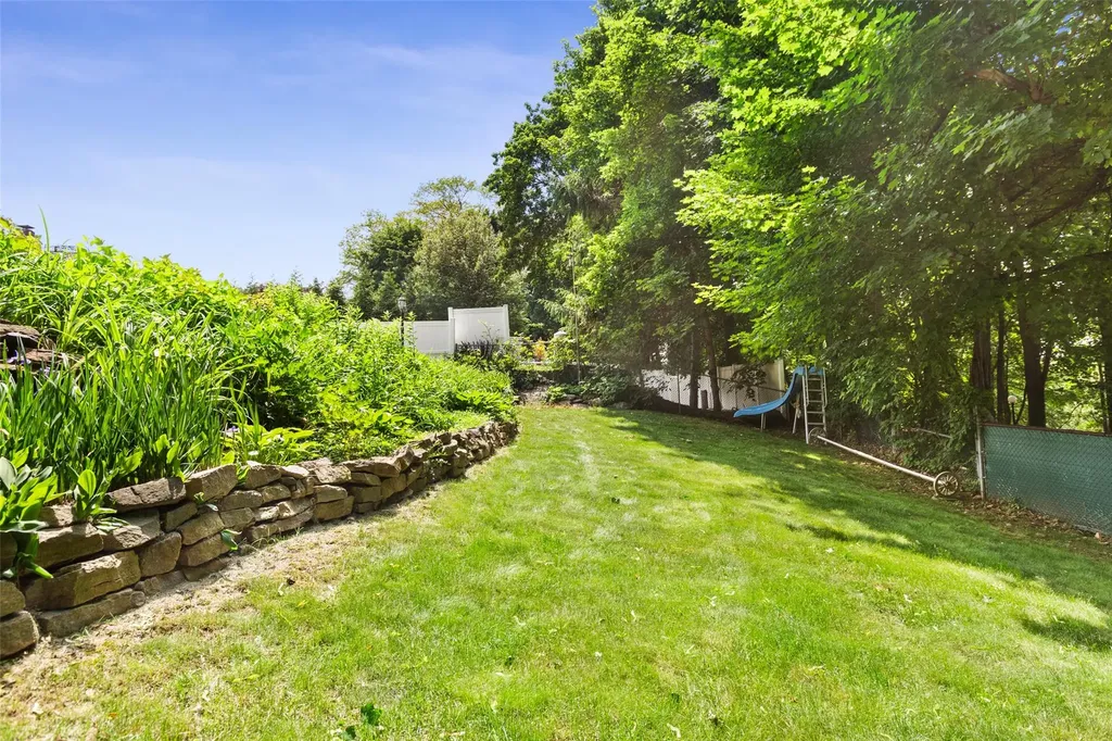 16 Valleyview Road Elmsford NY 10523