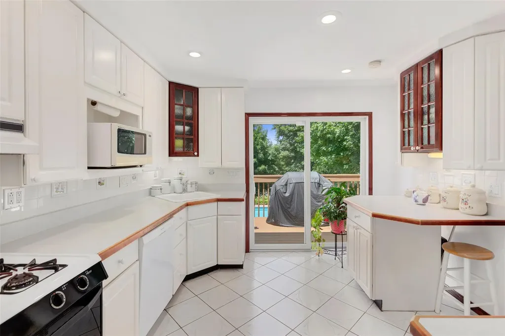 16 Valleyview Road Elmsford NY 10523