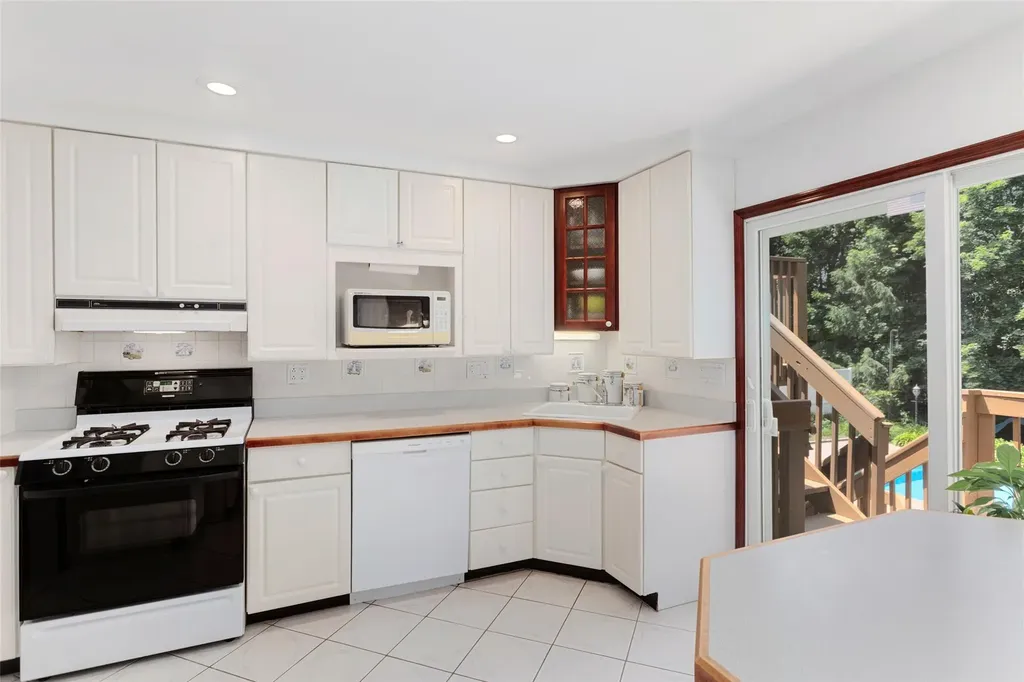 16 Valleyview Road Elmsford NY 10523