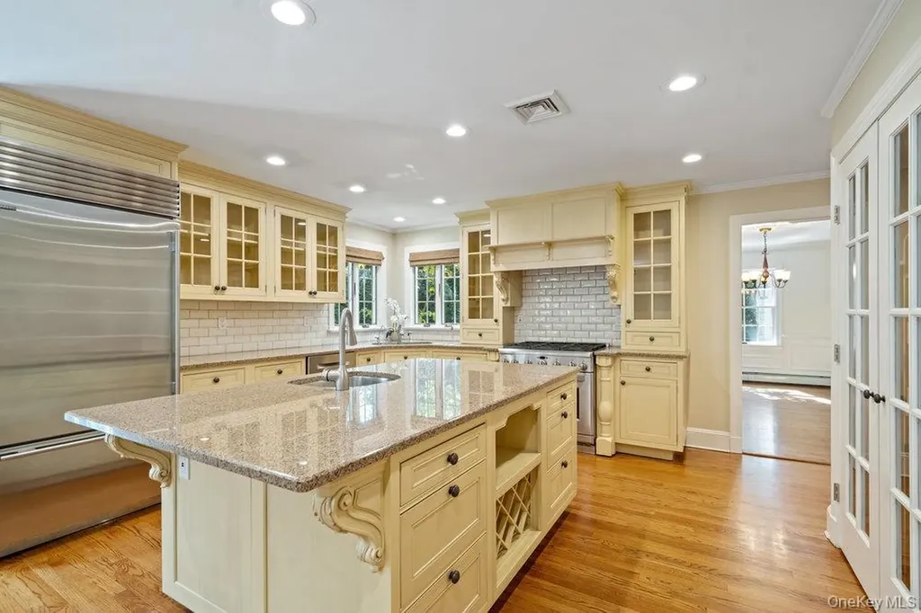 74 Eakins Road Manhasset NY 11030